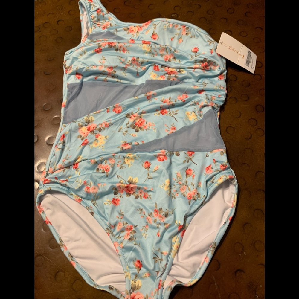 Women's Medium One-piece cute Swimsuit Bathing